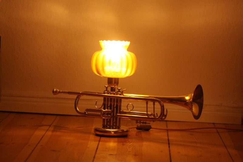 Trompetenlampe Glasschirm Gold Handarbeit Vintage Design